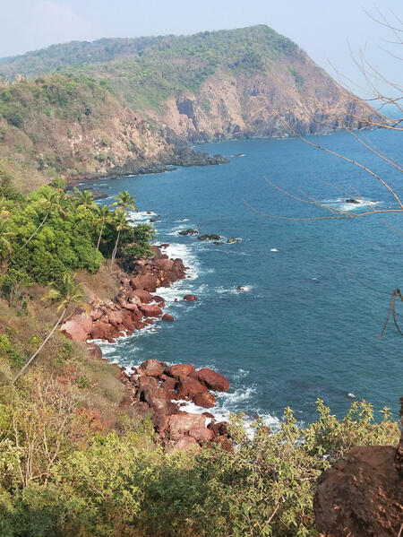 Click here for Sweet Earth Goa Guide Cabo de Rama fort in South Goa. Rocky coastline with ocean views and lush green cliffs.